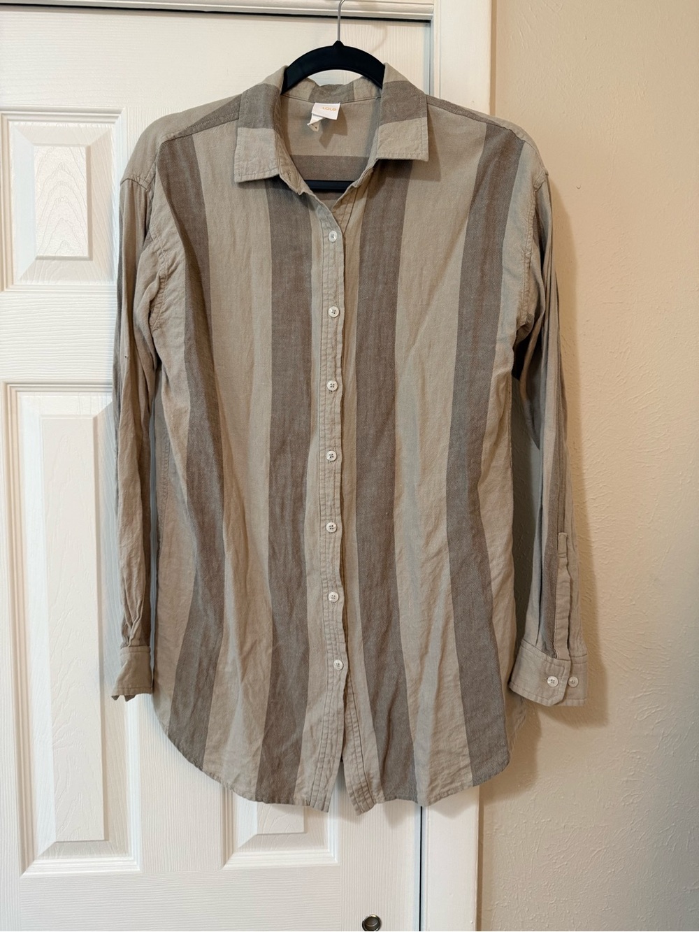Lolë Women's Lyra Shirt size Medium Tan Stripe